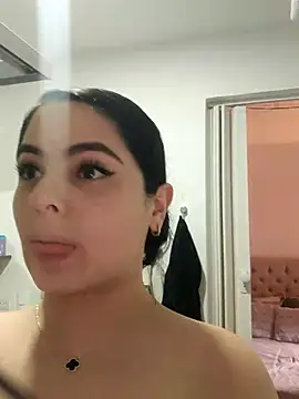 Lia Hurley online show from December 15, 2025, 8:02 pm