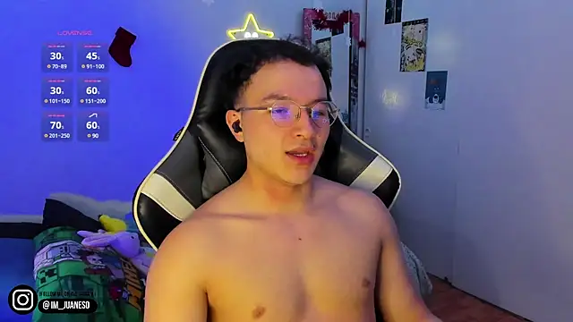AustinSummerr online show from January 3, 2025, 12:41 pm