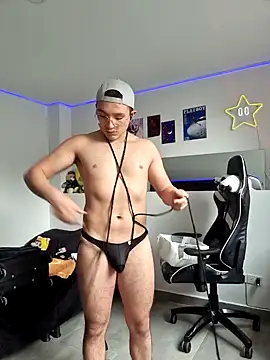 AustinSummerr online show from October 16, 2025, 7:48 pm
