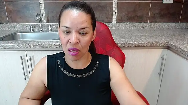 Snapshot of Lizeth_Bels chatting on October 18, 2025, 10:10 pm Lizeth Bels online show from October 18, 2025, 10:10 pm