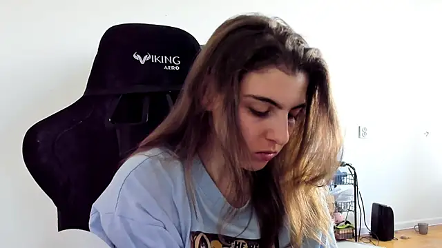 emmamurrr online show from September 27, 2025, 10:53 am