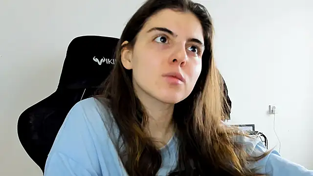 emmamurrr online show from December 15, 2025, 10:52 am