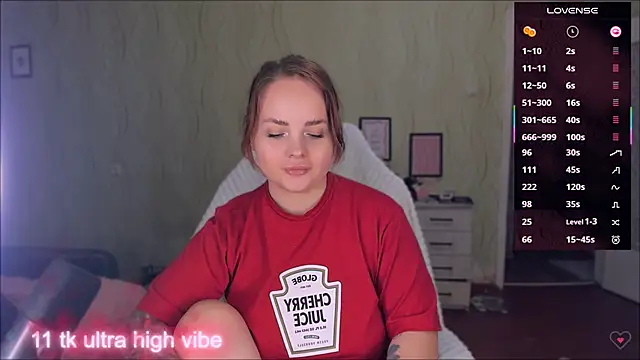 Snapshot of flower_sarah_ chatting on September 24, 2025, 10:24 pm flower sarah  online show from September 24, 2025, 10:24 pm