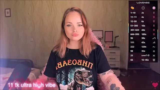 Snapshot of flower_sarah_ chatting on October 6, 2025, 1:08 pm flower sarah  online show from October 6, 2025, 1:08 pm