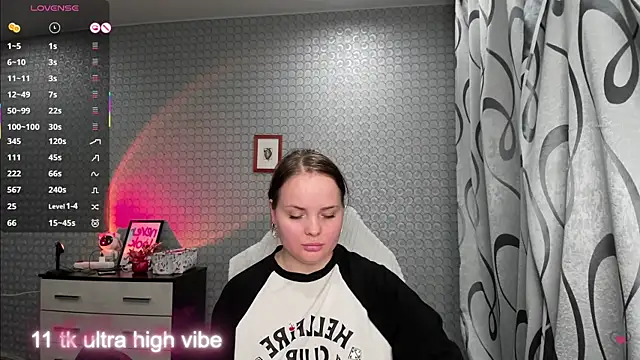 Snapshot of flower_sarah_ chatting on October 30, 2025, 9:26 pm flower sarah  online show from October 30, 2025, 9:26 pm