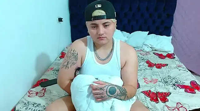 isabeautyx19 online show from December 5, 2024, 3:26 am