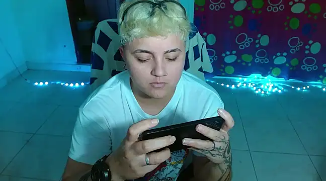 isabeautyx19 online show from December 15, 2024, 1:13 am