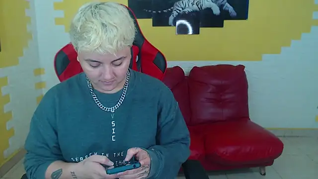 isabeautyx19 online show from December 20, 2024, 1:11 pm
