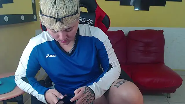 isabeautyx19 online show from December 26, 2024, 1:21 pm