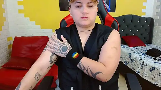 isabeautyx19 online show from September 18, 2025, 3:19 am