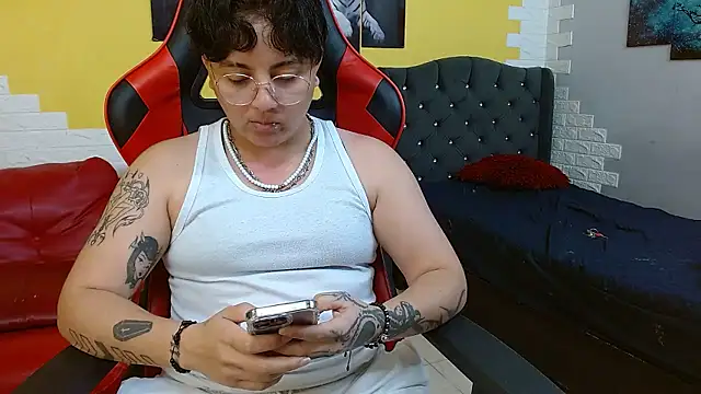 isabeautyx19 online show from January 12, 2026, 3:39 pm