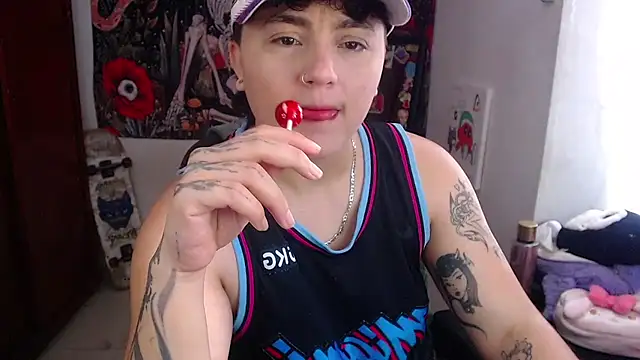 isabeautyx19 online show from May 5, 2026, 2:03 pm
