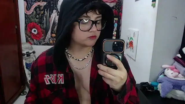 isabeautyx19 online show from May 7, 2026, 5:02 am