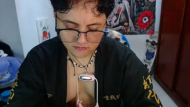 isabeautyx19 online show from May 12, 2026, 1:47 am
