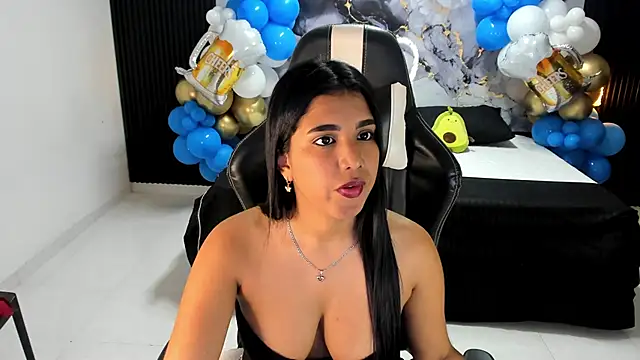 Snapshot of Ivy_16 chatting on October 6, 2025, 12:02 pm Ivy 16 online show from October 6, 2025, 12:02 pm