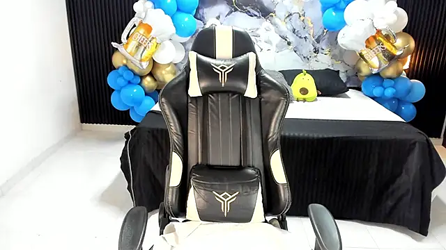 Snapshot of Ivy_16 chatting on October 8, 2025, 11:52 am Ivy 16 online show from October 8, 2025, 11:52 am