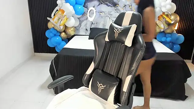 Snapshot of Ivy_16 chatting on October 10, 2025, 12:04 pm Ivy 16 online show from October 10, 2025, 12:04 pm