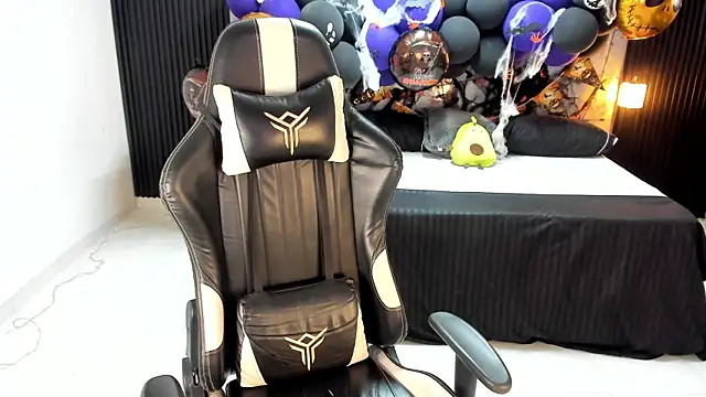 Snapshot of Ivy_16 chatting on October 27, 2025, 11:58 am Ivy 16 online show from October 27, 2025, 11:58 am