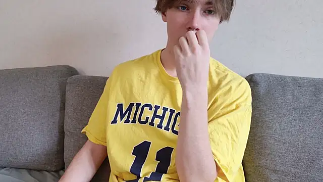 callmenineoneseven online show from October 13, 2025, 7:52 am