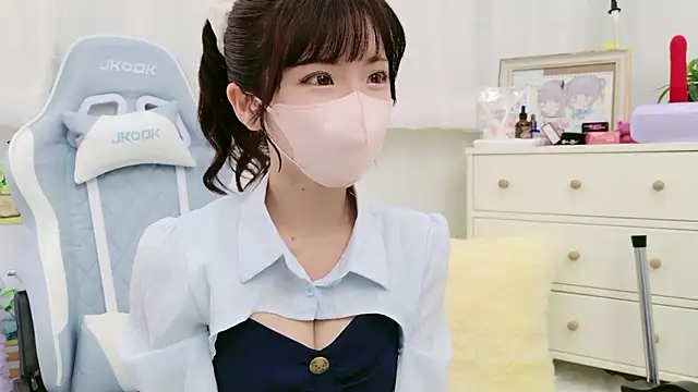 Snapshot of -minami- chatting on September 27, 2025, 12:10 pm -minami- online show from September 27, 2025, 12:10 pm