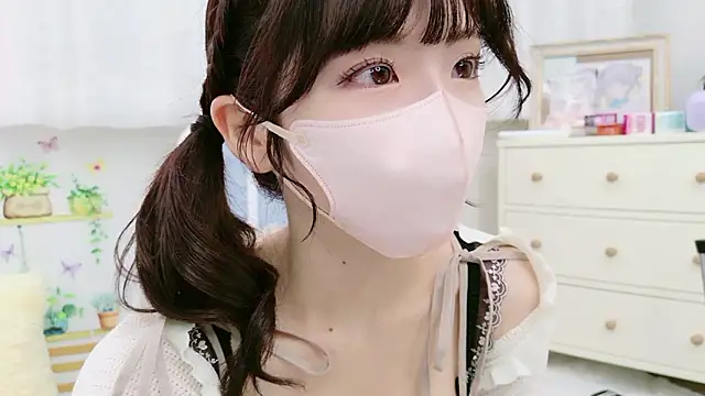 Snapshot of -minami- chatting on October 7, 2025, 12:02 pm -minami- online show from October 7, 2025, 12:02 pm