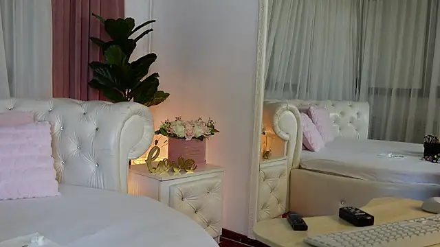 NinaCrystal1 online show from June 10, 2026, 7:40 am