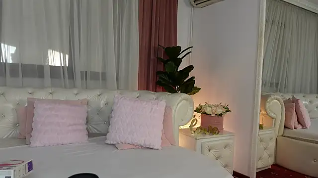 NinaCrystal1 online show from June 13, 2026, 8:34 am