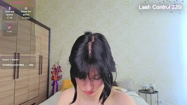 JulisSweet online show from May 9, 2026, 7:02 am