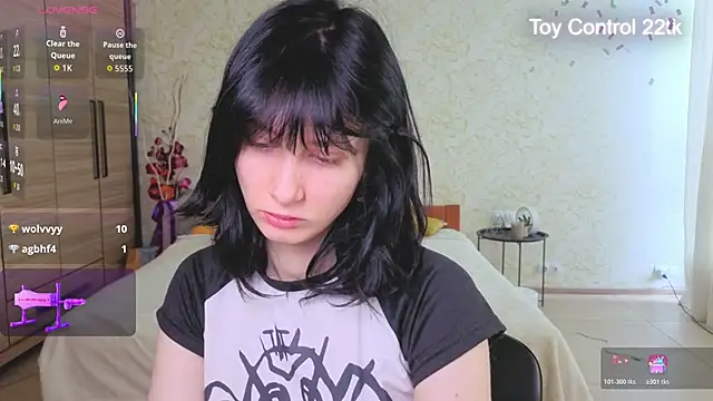 JulisSweet online show from June 28, 2026, 7:03 am