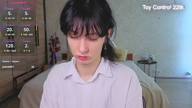 JulisSweet online show from July 6, 2026, 6:54 am
