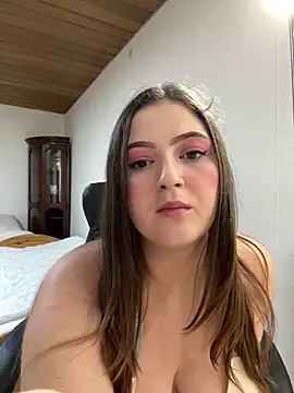 Snapshot of Kamilla_Loop chatting on May 21, 2026, 11:34 pm Kamilla Loop online show from May 21, 2026, 11:34 pm