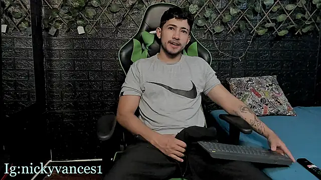 Snapshot of nicky_vances chatting on October 22, 2025, 6:40 pm nicky vances online show from October 22, 2025, 6:40 pm