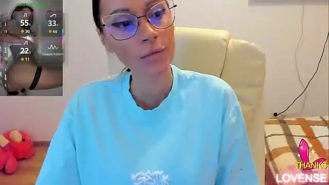 kissnicol32 online show from March 7, 2026, 5:10 pm