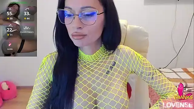 kissnicol32 online show from May 9, 2026, 4:12 pm