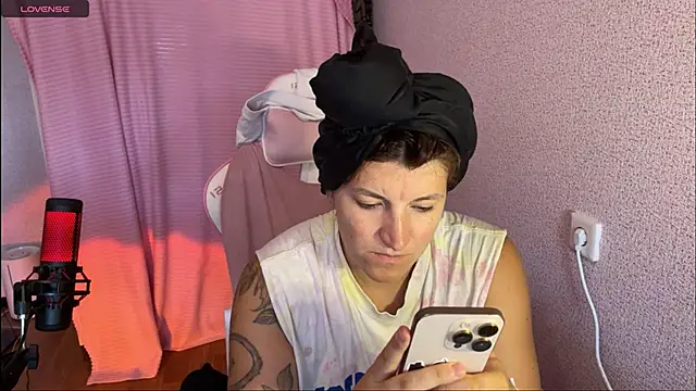 Katrin  kiss online show from September 23, 2025, 1:25 pm