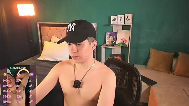 Snapshot of Brat_ chatting on September 15, 2025, 6:41 pm Brat online show from September 15, 2025, 6:41 pm