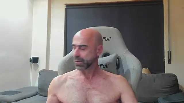 Snapshot of Bicopflirt chatting on October 28, 2025, 1:31 am Bicopflirt online show from October 28, 2025, 1:31 am