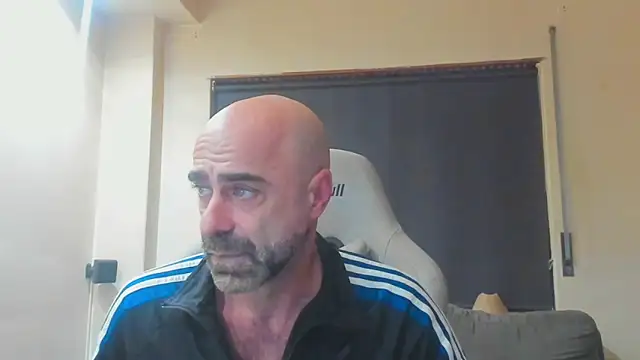 Snapshot of Bicopflirt chatting on October 31, 2025, 3:57 pm Bicopflirt online show from October 31, 2025, 3:57 pm