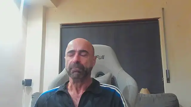 Snapshot of Bicopflirt chatting on November 4, 2025, 11:59 pm Bicopflirt online show from November 4, 2025, 11:59 pm