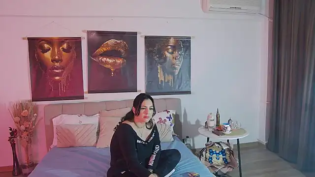 ReiyaRey online show from February 11, 2026, 9:31 pm