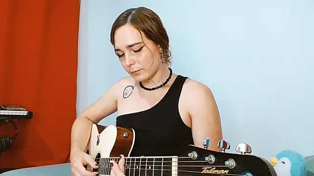 Snapshot of Catnessa chatting on October 19, 2025, 12:11 am Catnessa online show from October 19, 2025, 12:11 am