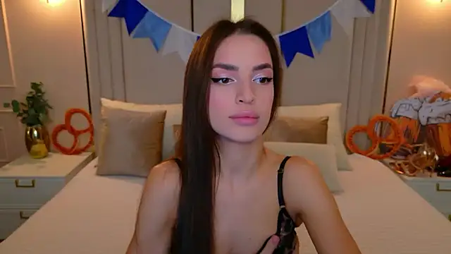 BellaHalles online show from October 4, 2025, 5:49 am