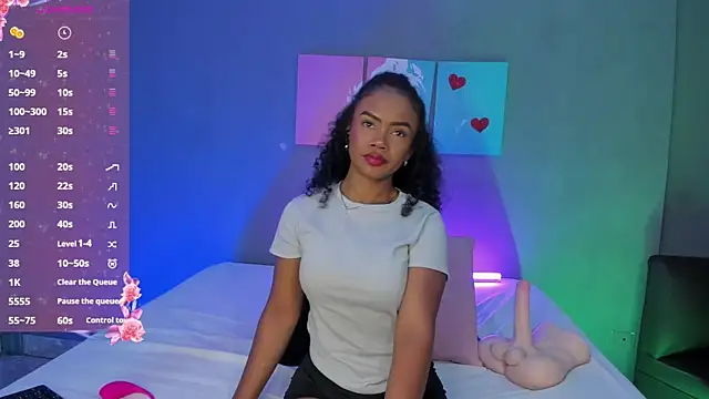 EmmaSmith06 online show from November 11, 2025, 5:13 pm