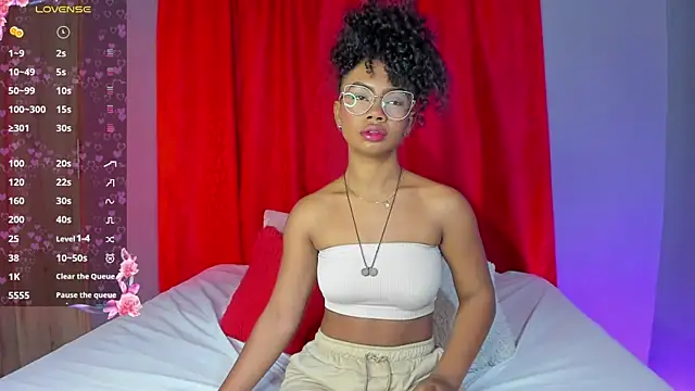 EmmaSmith06 online show from December 18, 2025, 5:08 pm