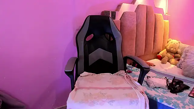 Snapshot of LoveQueen2 chatting on January 18, 2026, 11:58 am LoveQueen2 online show from January 18, 2026, 11:58 am