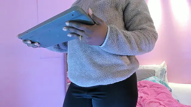 Snapshot of LoveQueen2 chatting on February 1, 2026, 11:53 am LoveQueen2 online show from February 1, 2026, 11:53 am