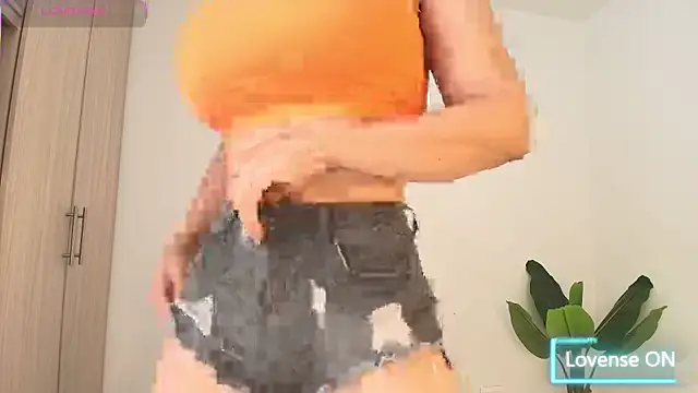 Snapshot of perla_milf4u chatting on October 12, 2025, 12:59 pm perla milf4u online show from October 12, 2025, 12:59 pm