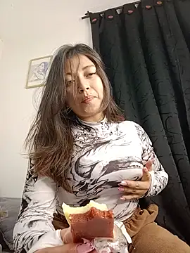 katherodriguezx online show from July 4, 2026, 11:33 pm