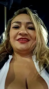 Snapshot of Afroditecash chatting on February 4, 2025, 11:59 pm Afroditecash online show from February 4, 2025, 11:59 pm