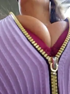 Snapshot of Afroditecash chatting on March 6, 2026, 8:49 pm Afroditecash online show from March 6, 2026, 8:49 pm